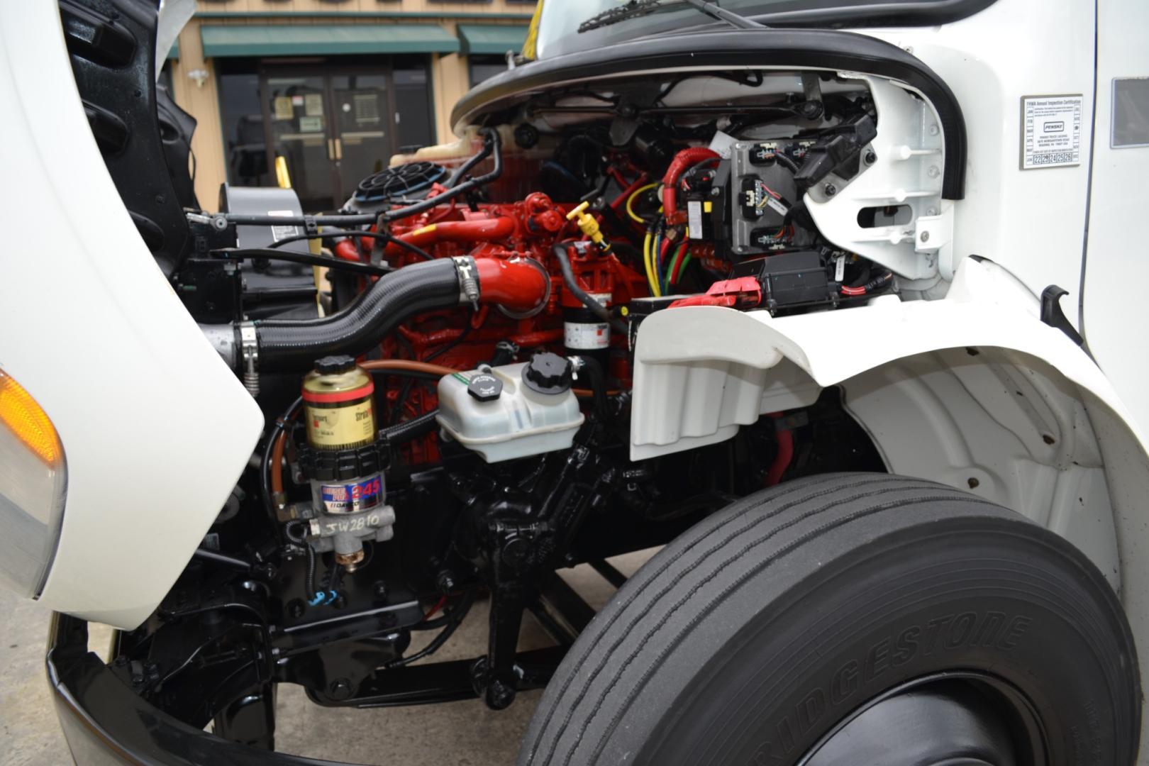 2018 WHITE /BLACK FREIGHTLINER M2-106 with an CUMMINS B6.7L 220HP engine, ALLISON 2100RDS AUTOMATIC transmission, located at 9172 North Fwy, Houston, TX, 77037, (713) 910-6868, 29.887470, -95.411903 - Photo#13